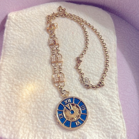 Jewelry - vintage locket necklace